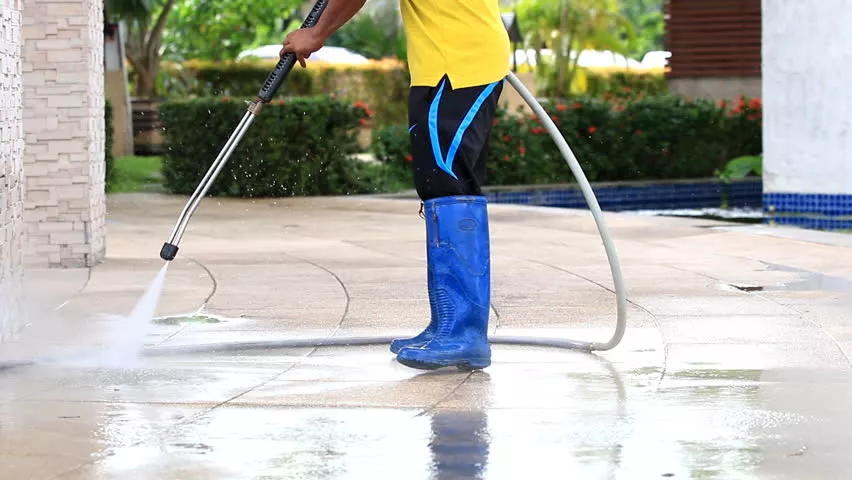 Rengöring golv – Så får du smutsiga golv rena på nolltid med högtryckstvätt
